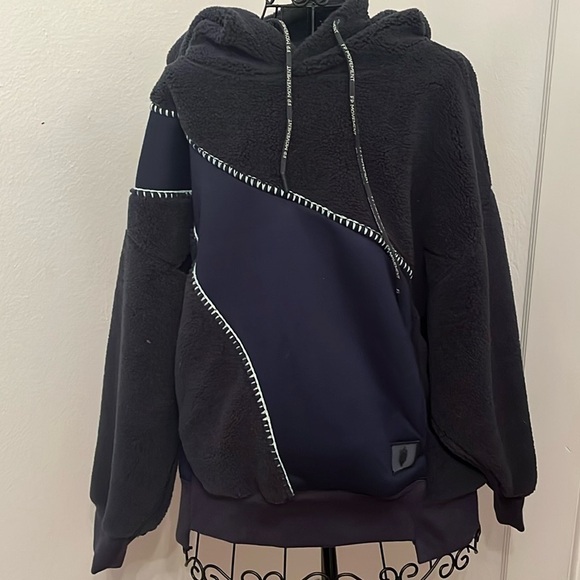 Free People Sprint to the finish Navy Hoodie NWT 
Retail $198 - Picture 6 of 6